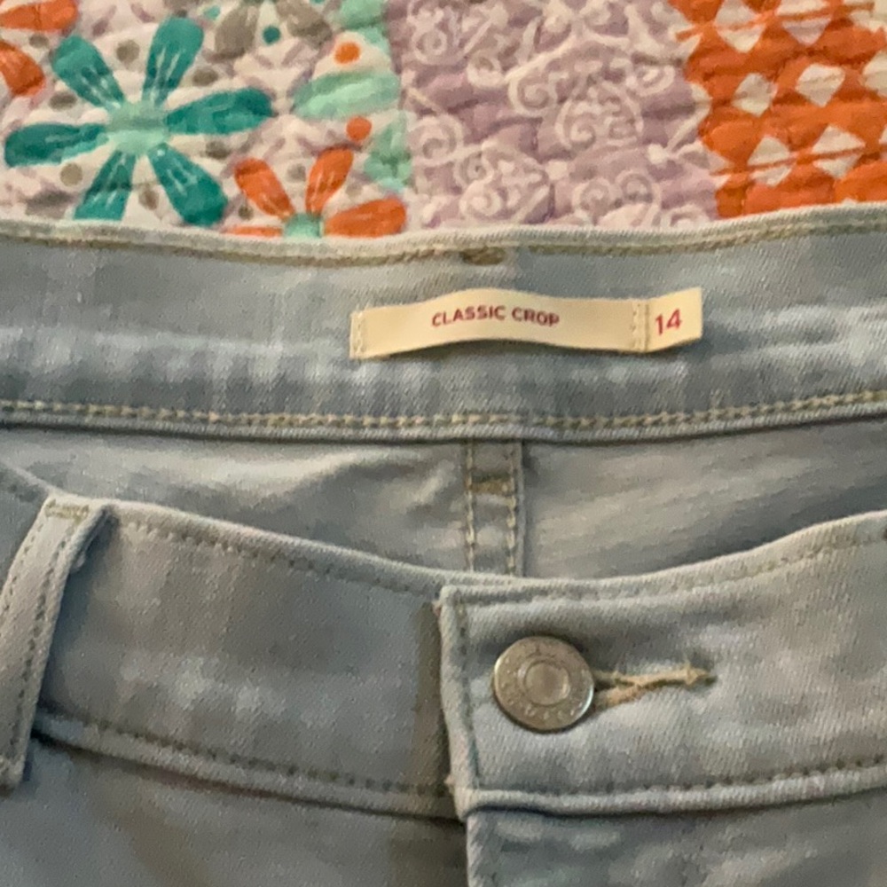 Levi Classic Cropped Jeans size 14